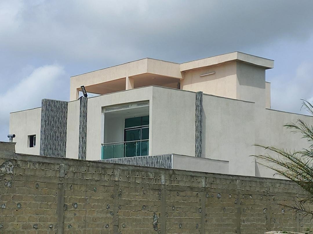 Villa avec parement décoratif